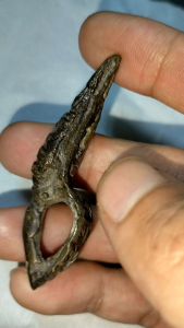 Patung kembang kantil warna hitam kecil