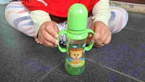 BOTOL SUSU BAYI BABY FEEDING BOTTLE KINAWA BABY DENGAN 2 PEGANGAN 240ML 6 VARIAN WARNA BPA FREE