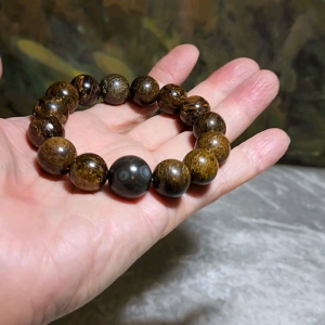 Premium 15.9mm Aged Tibetan Natural Eyes 3 Eyes Agate and 14mm+ Bronzite protection bracelet 精品老西藏天然眼三眼玛瑙珠配古铜辉石护身手链