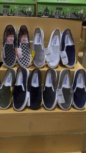 ผ้าใบแบบไม่ผูกเชือก รองเท้าผ้า แบบสลิปออน โกลดซิตี้ รูปแบบ 37-45 ของ Goldcity