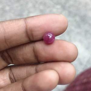 2.05 กะรัต ทับทิมแท้ 100% ทรงเหลี่ยมเกสร ขนาด 6 มม. 2.05cts 100%Natural Ruby cabotion 6mm