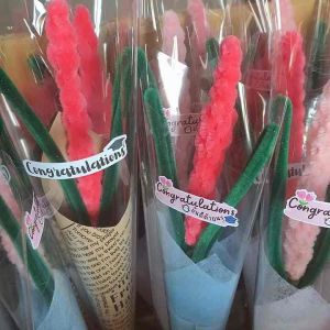 ดอกไม้ปัจฉิมนิเทศ ทำจากลวดกำมะหยี่  ราคาโหละ 300฿