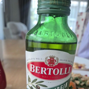 [ชนิดทานสดได้]เบอรทอลลี่ เอกตร้าเวอร์จิ้นออย250mlextravirginoil.ใช้สำหรับอาหารเเละทานวดเลขอย10-3-11523-1-4404