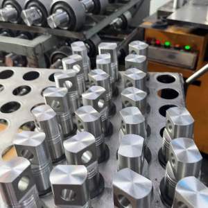 ลูกหมากรถบรรทุก ลูกหมากเพลาร้อย ลูกหมากสิบล้อ ลูกหมากเพลาโบกี้ แกนหมุนได้ 380 องศา ISUZU/HINO/NISSAN/FUSO ยี่ห้อ ซุปเปอร์ แรด