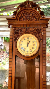 Desain Lemari Jam Elegan & Lemari Hias Ruang Tamu