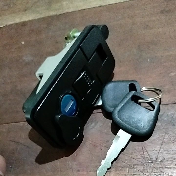 Kunci Accu Bus Elf  Kunci Aki Bus Elf