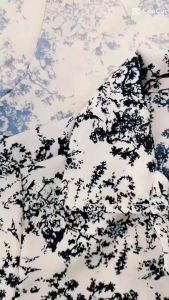 เสื้อฮาวาย JISSITTER ลายดอกไม้ฟ้าพื้นขาว ไหมอิตาลี นุ่มลื่น สวมใสสบาย