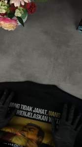 KAOS UANG TIDAK JAHAT by MarkasKaos.id / Kaos Kata Kata / Kaos Keren / Kaos Distro Premium / Kaos Pekerja Keras / Kaos Profesi Keren / Kaos Pria Wanita / Kaos Cotton Combed 24s