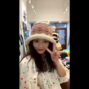 หมวกไหมพรมถักมือสไตล์วินเทจสไตล์ญี่ปุ่น สไตล์เกาหลี มินิมอลมากๆค่ะ สำหรับผู้หญิงและผู้ชายสวมใส่ในช่วงฤดูหนาว หรือใส่เที่ยว ถ่ายรูป