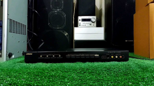 VictorJVC รุ่น JX-S150 เครื่องสลับสัญญาณ(แจ็คทอง) จากญี่ปุ่นมือ2 made in Japan//ส/ก/ย/5/43/17/cm. ใช้งานปกติ ใช้งานสำหรับ แบ่ง สลับสัญญาณ สำหรับผู้ที่มี เครื่องเสียงหลายชนิด หรือมีเครื่องส่งสัญญาณเสียง หลายชนิด รายละเอียดเบื้องต้นตามคลิปรีวิว ร่องรอย มี