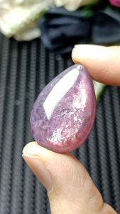 Purple Mica natural crystal pendant  紫祖母晶(也称紫云母质玉)吊坠