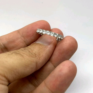 คุณสมบัติของแหวน เงินแท้ 92.5% งานส่งออก ฝังเพชรสวิส cz เกรด 5A รอบวง เล่นไฟหนักมาก ขนาด 3 มิล หน้าแหวนกว้าง 3 มิล หนัก 1.8 - 2 กรัม ถูกต้อง ใส่ความยื่นยาวและความสวยงาม ไม่ได้ดำแสดง และไม่คัน