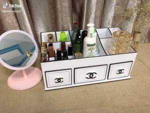 TỦ KỆ ĐỰNG MỸ PHẨM SIZE 40CM - KHAY SON - KÈM LỌ ĐỰNG CỌ