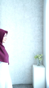 Hijab segi empat wolfis merah burgundy