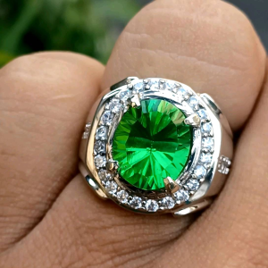 CINCIN BATU GREEN MOLDAVITE OVAL CUTTING