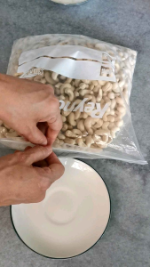 "Indian Raw Cashew Nuts/新鲜印度生腰豆"400gm of Premium Grade Indian Raw Cashew Nutkajang Gajus400克精选新鲜印度生腰豆，生腰果。