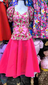 กระโปรงบานทองกวาว กระโปรงบานย้อนยุคสีสด