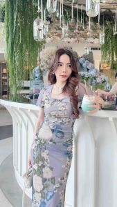 K402 : เดรสยาวคอเหลี่ยม ผ้าเน็ทคอเหลี่ยมลายดอกแบบนิ่ม