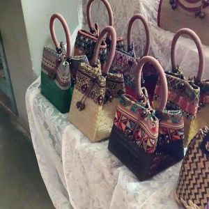 กระเป๋าสาน กระเป๋ากระจูด กระเป๋าถือ กระเป๋าออกงาน กระเป๋าจับจีบแต่งผ้า สวยระเอียด