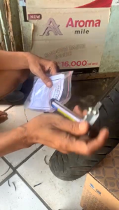 Alat Ukir Ban Motor Dengan Pisau Ukir Bukan Silet