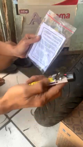 Alat codet Ban dan ukir tulisan di sandal jepit