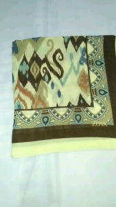 Azadija Scarf Zoya Segi Empat: Aksesoris Pakaian Wanita yang Elegan