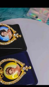 เข็มกลัดล็อกเก็ตล้อมเพชร พระบรมราชชนนีพันปีหลวง งานพรีเมี่ยม(พร้อมกล่อง) สวยงามละเอียดอ่อนมาก