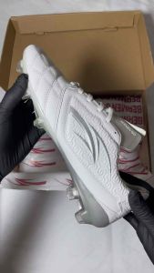 Sepatu Sepak Bola Bermengo Lutador Ascender FG - White Silver