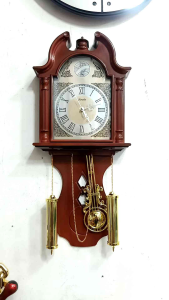 jam dinding bandul dan musik perjam klasik mewah Quartz +baterai