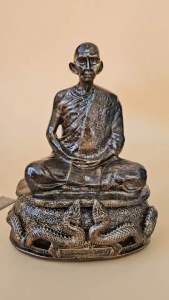 หลวงพ่อกวย แร่เหล็กน้ำพี้แท้ องค์หล่อตัน หน้าตัก 5 นิ้ว สูง 8 นิ้ว เสริมดวง โชคลาภ คุ้มครอง