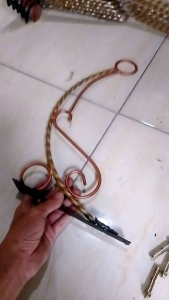 Gantungan Dinding sangkar burung besi ulir