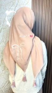 Hijab Paris Tassel Pitta Bordir Coquette//Jibab Paris Tassel Bordir Ribon//Segi Empat Pitta