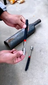 Tongkat Magnet Pick Up Tools Telescopic dengan Lampu LED - GJ0347