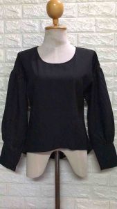 เสื้อแขนยาว คอกลม สีดำ แขนพอง ผ้าฮานาโกะ
