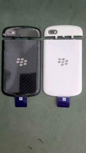 Nắp lưng + gáy blackberry Q10 đen trắng new
