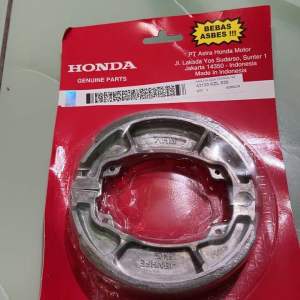 Kampas Rem Tromol Belakang Honda Vario  Beat  Scoopy  Spacy Untuk Karbu / injection KZL