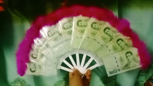 พัดธนบัตร #ปัจฉิม #รับวุฒิ #รับปริญญา สามารถใส่ธนบัตรได้ 10 ใบ