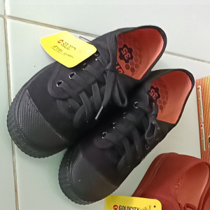 รองเท้านักเรียนชาย GOLD CITY