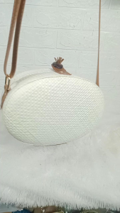 Tas Oval Anyaman Pandan Etnik: Desain Unik & Tahan Lama