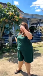 Setelan Jumbo Crinkle Airflow Polos: Setelan Celana Pendek & Atasan Wanita