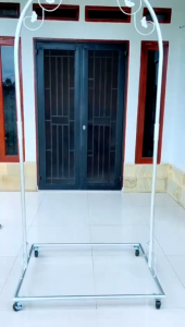 Tiang ayunan bayi roda kunci