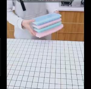 Cetakan es silikon dengan penutup silicone ice tray serbaguna