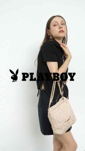 Playboy :รุ่น Sweet heart กระเป๋าสะพายข้างผู้หญิง รหัส ST-B244PB585   ดีไซน์ทรงHobo Bag บุนวม ลายโลโก้ หัวใจ 2สี Shiny Black และ Butter Milk