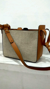 Kamala Bag Dual Tone: Kantong Kulit Berkualitas untuk Wanita Stylish