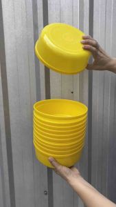 (แพ็ค 6/12 ใบ) ขันน้ำพลาสติก สีเหลือง อุปกรณ์อาบน้ำ ขันอาบน้ำ เกรด A ( Made in Thailand )