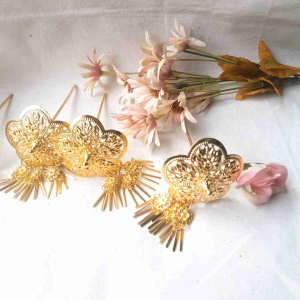 ปิ่นปักผมล้านนารูปทรงดอกไม้🌸 ฉลุลวดลายสวยๆ & แต่งตุ้งติ้งเพิ่มความอ่อนหวาน👍 ปิ่นสีทอง งานปราณีต เครื่องประดับชุดไทย ปิ่น By Chiangmai Product By Nai เส้นสายลายงามเชียงใหม่