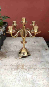 Tempat Lilin Kuningan Cabang 5 Motif Daun Warna Kuning 1 Pcs