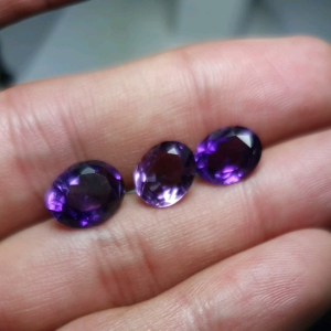 8215-CẢ 3 VIÊN ĐÁ THẠCH ANH TÍM ( THIÊN NHIÊN )