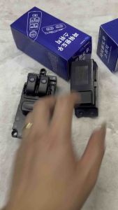 Công tắc bấm kính xe HYUNDAI HD72 HD65 MIGHTY2 25T 35T….