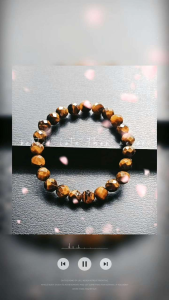 Tiger Eye 虎眼石 Bracelet. Yellow Tigers Eye is a fortune of prosperity and prosperous powerstone.